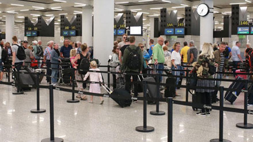 Reinigungskräfte am Flughafen von Mallorca wollen streiken