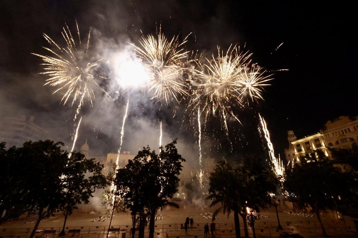 La pirotecnia echa el cierre a la Gran Fira de València
