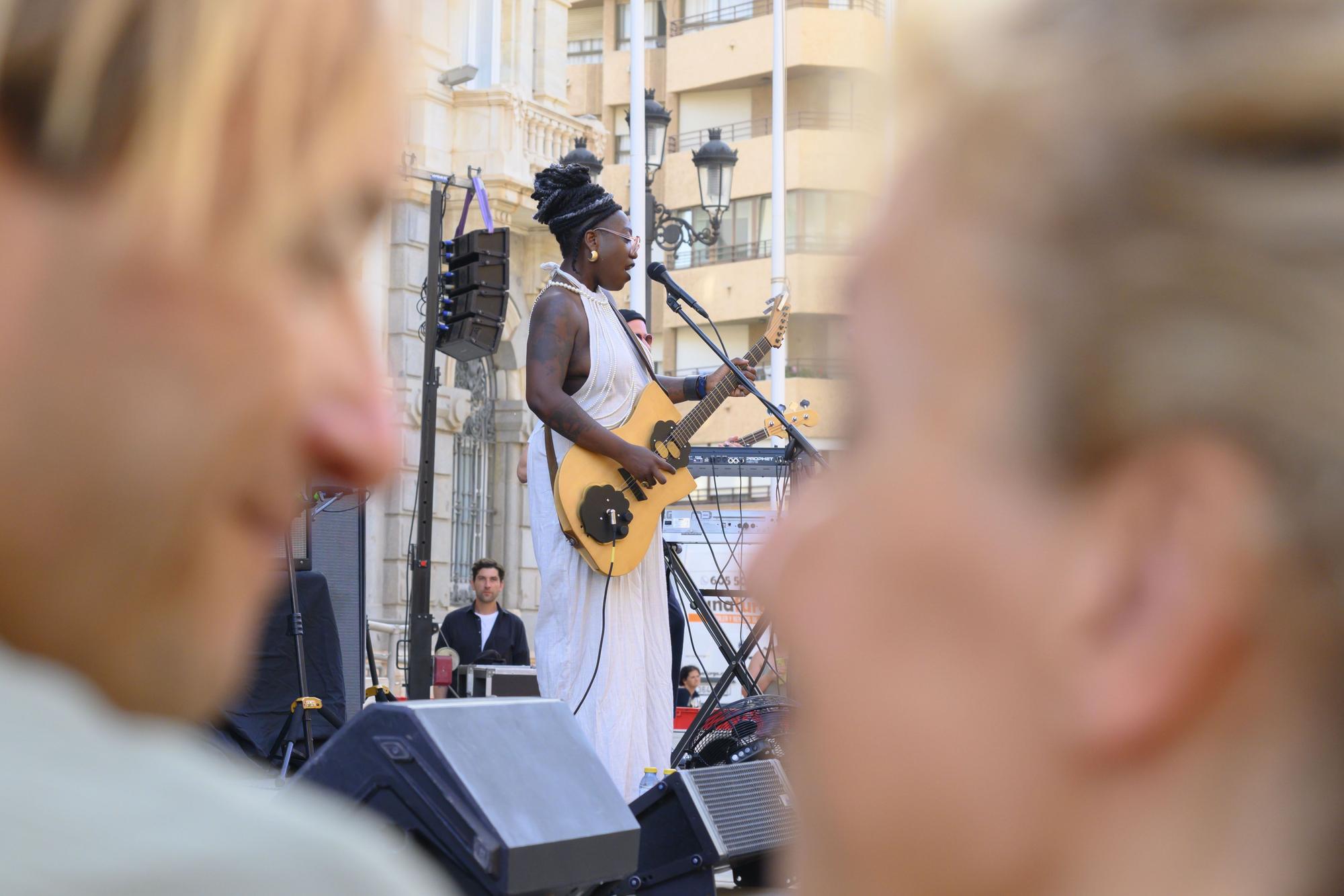 Melissa Laveaux y Rozalén en La Mar de Músicas