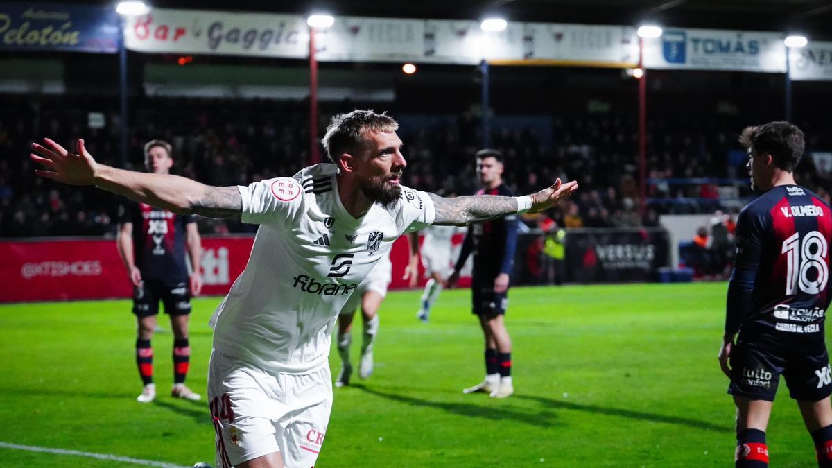 Saveljich celebra el gol del triunfo del Real Murcia