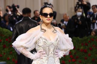 VÍDEO | El vestido de Rosalía en la Met gala 2022: un guiño a 'Motomami' con Givenchy