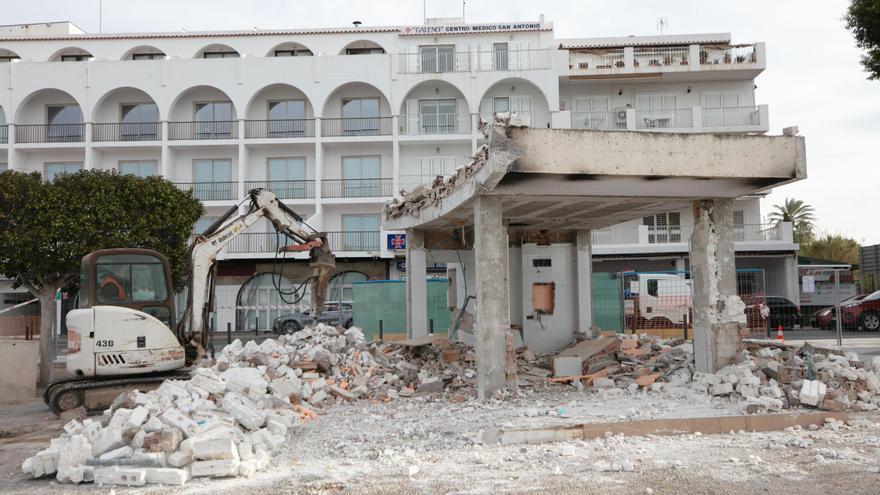 Mira las fotos del derribo del edificio Kiosk de Sant Antoni
