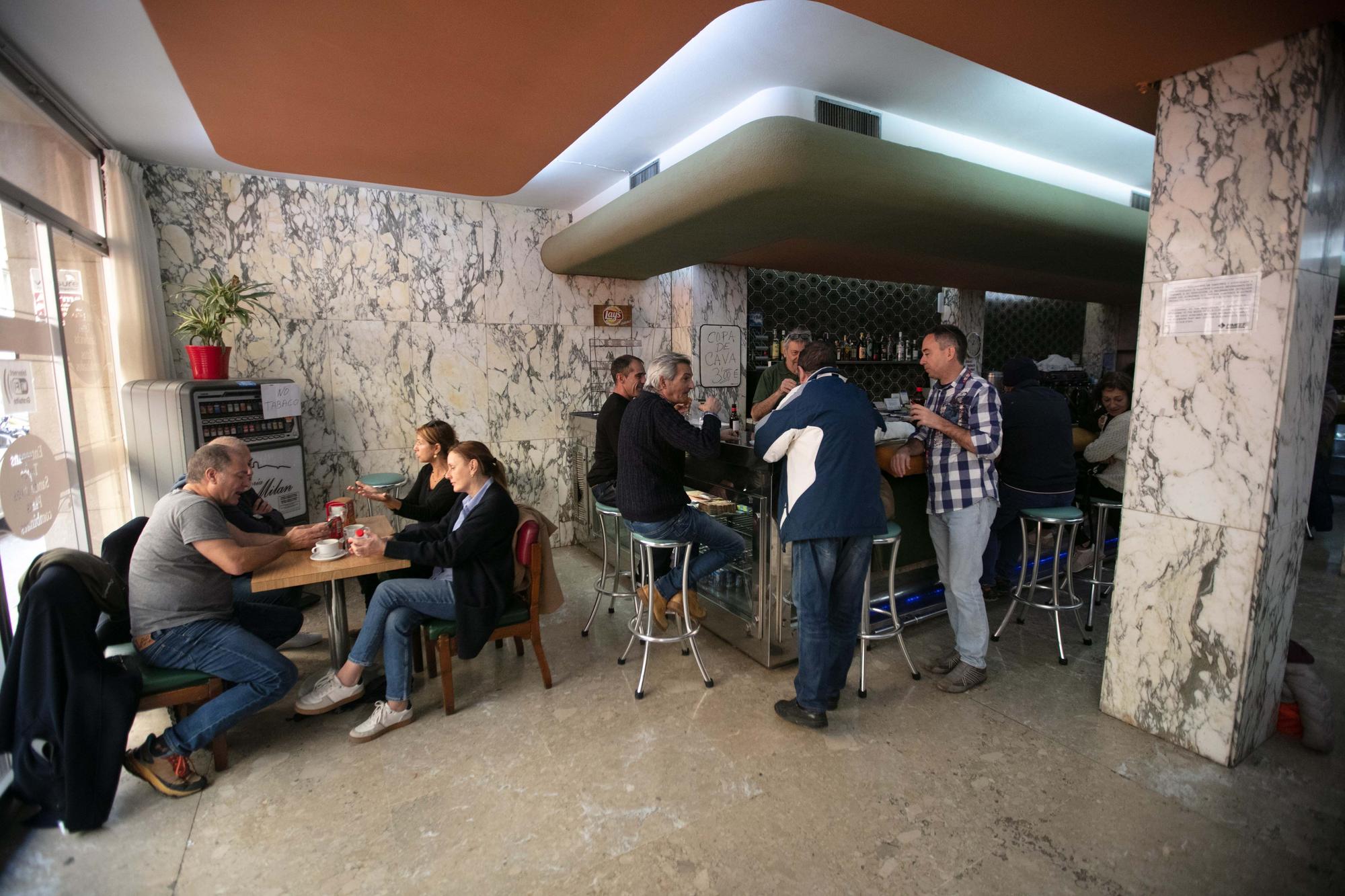 Galería de fotos del cierre de la cafetería Milán