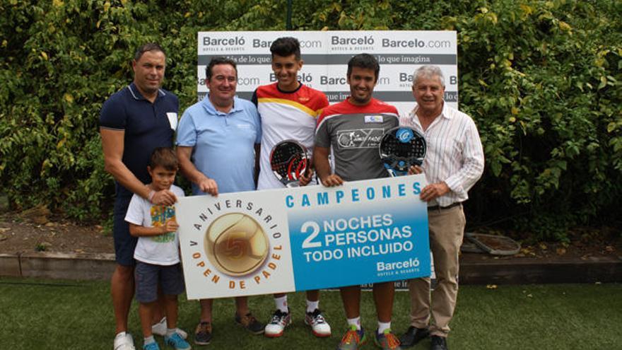 Ángel Esquinas (Barceló), Diego Gil, Ale Reino y Luis Sicilia (La Calzada) posan tras la final del torneo.