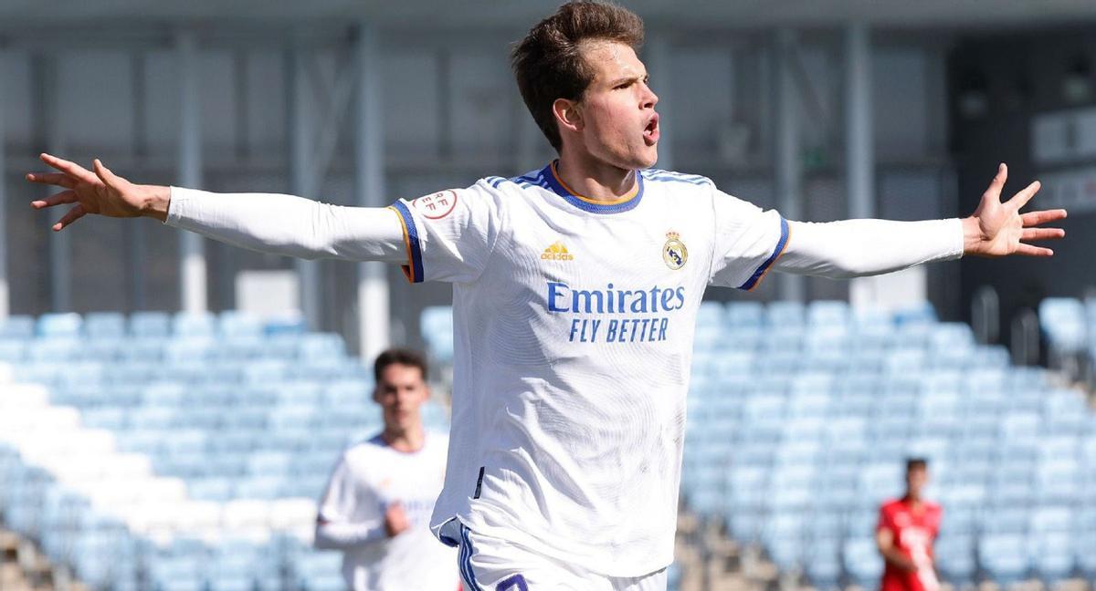 Juanmi Latasa con la camiseta del Real Madrid