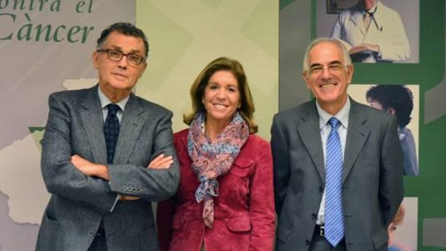 Javier Cortés, Teresa Martorell y Jaime Aguiló, miembros de la junta de Balears de la AECC.