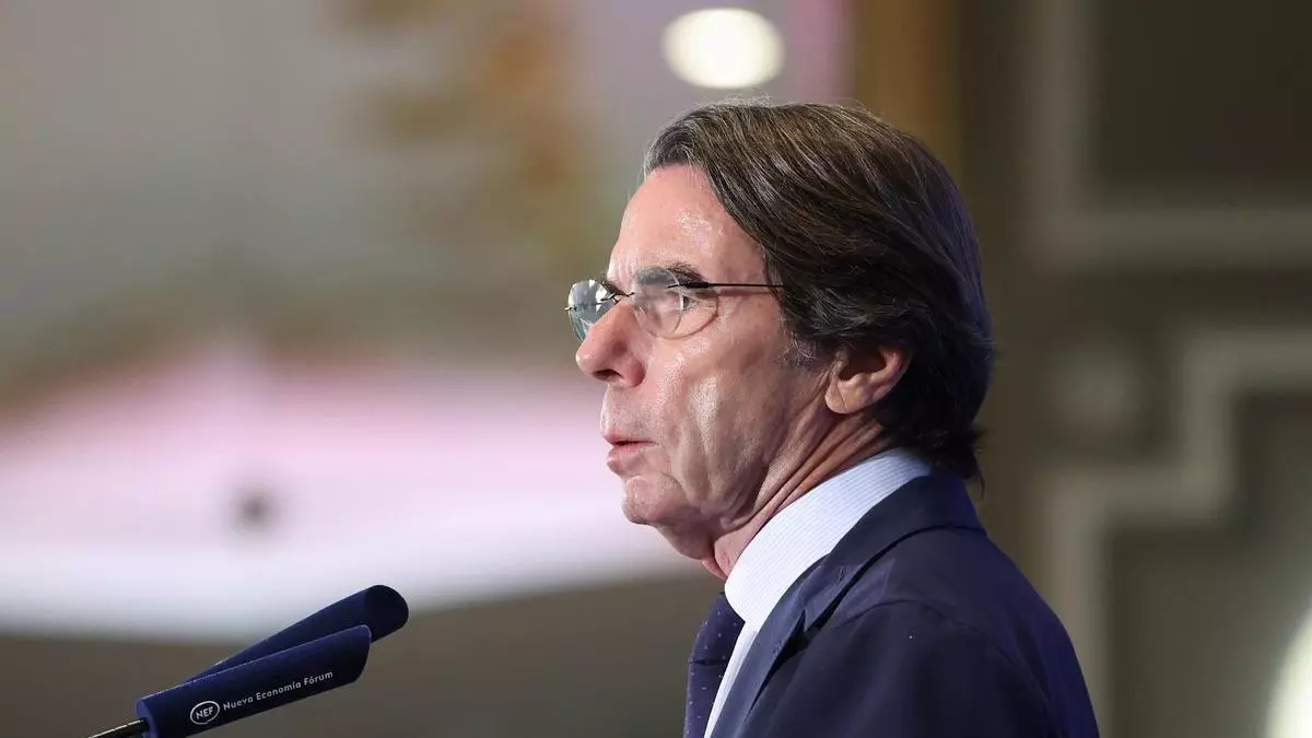 Aznar pide a Feijóo una "mayoría nacional" que interpele "a derecha e izquierda": "Nos jugamos un cambio de sistema"