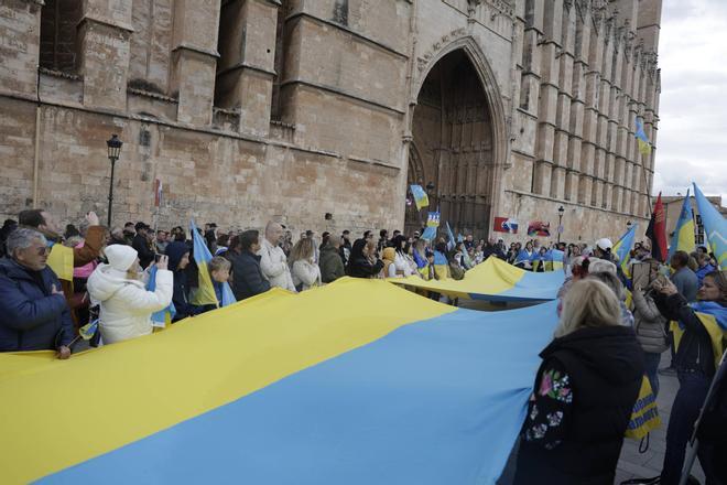 Una marcha por el centro de Palma recuerda la invasión rusa de Ucrania