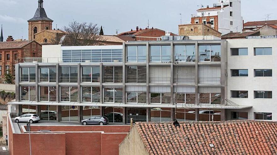 Una vista exterior del Hospital de Benavente tomada ayer por la mañana.