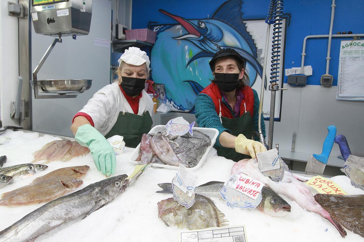 La pescadería Lola&Espe está en la plaza de abastos. // IÑAKI OSORIO