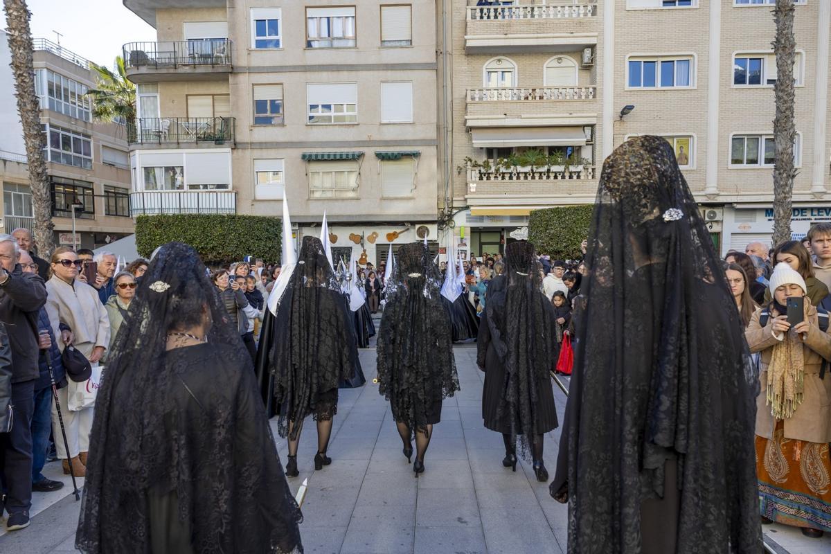 Así ha sido la procesión de Las Palmas de Torrevieja 2026 en imágenes