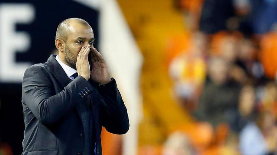 Nuno, entrenador del Valencia, durante el partido ante el Levante.