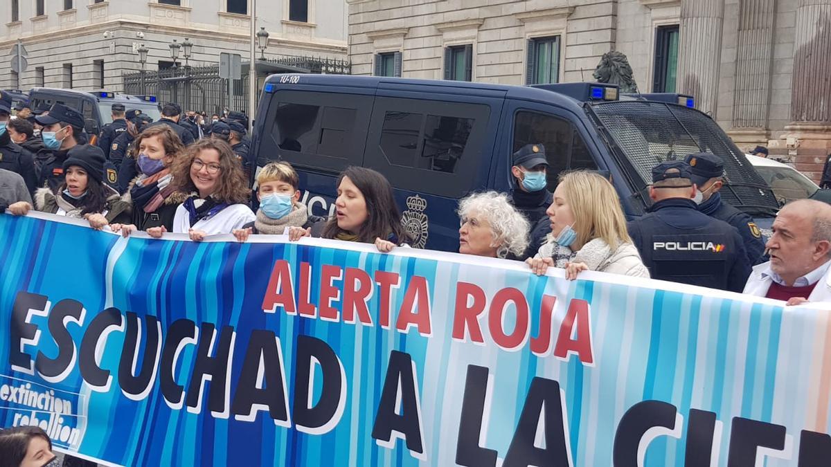 Momento de la manifestación científica de hoy ante el Congreso de los Diputados.