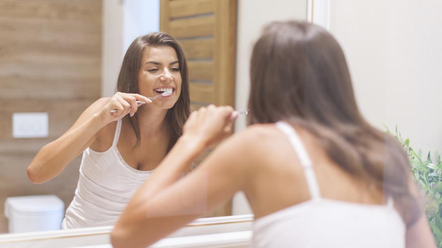 ¿Te cepillas bien los dientes? Los 10 errores más comunes