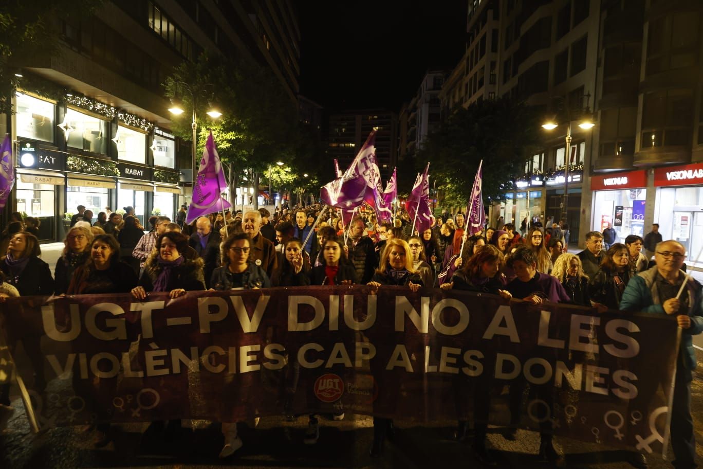 València se tiñe de morado en la lucha contra la violencia machista