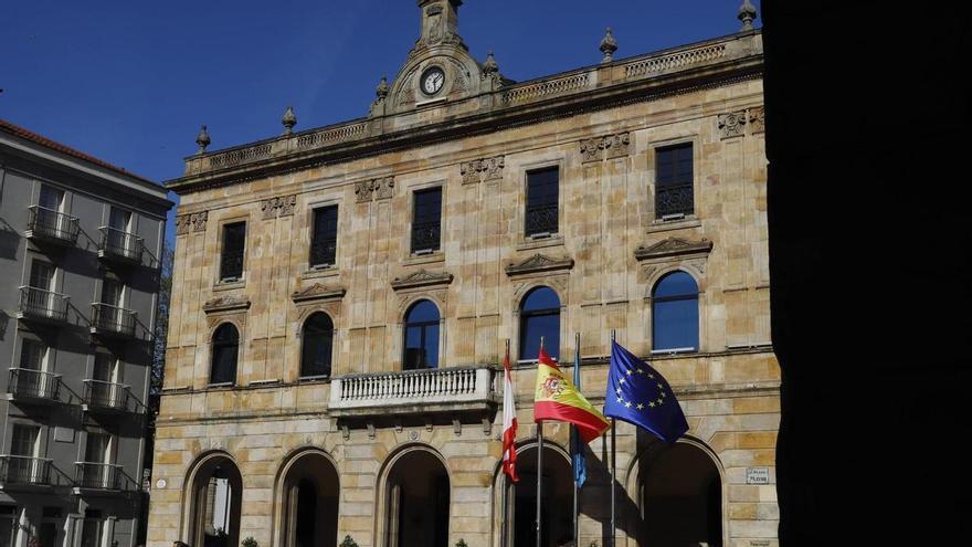 Más de 3.500 niños recibirán ayudas escolares en Gijón a tiempo para el inicio de curso