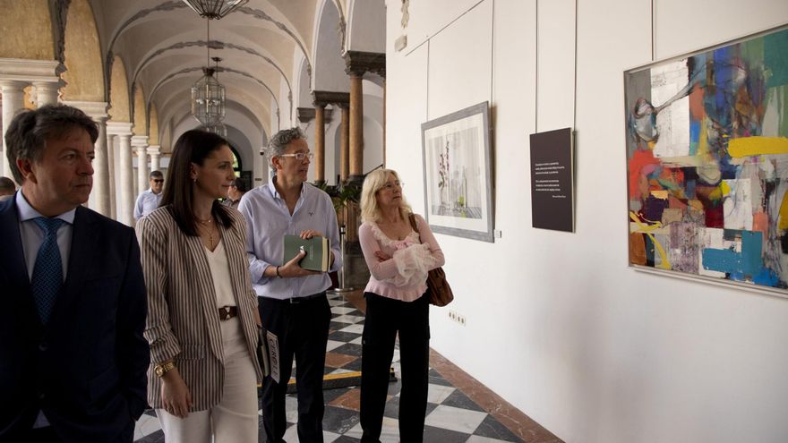 Poesía y literatura dialogan en una exposición de la asociación cREA