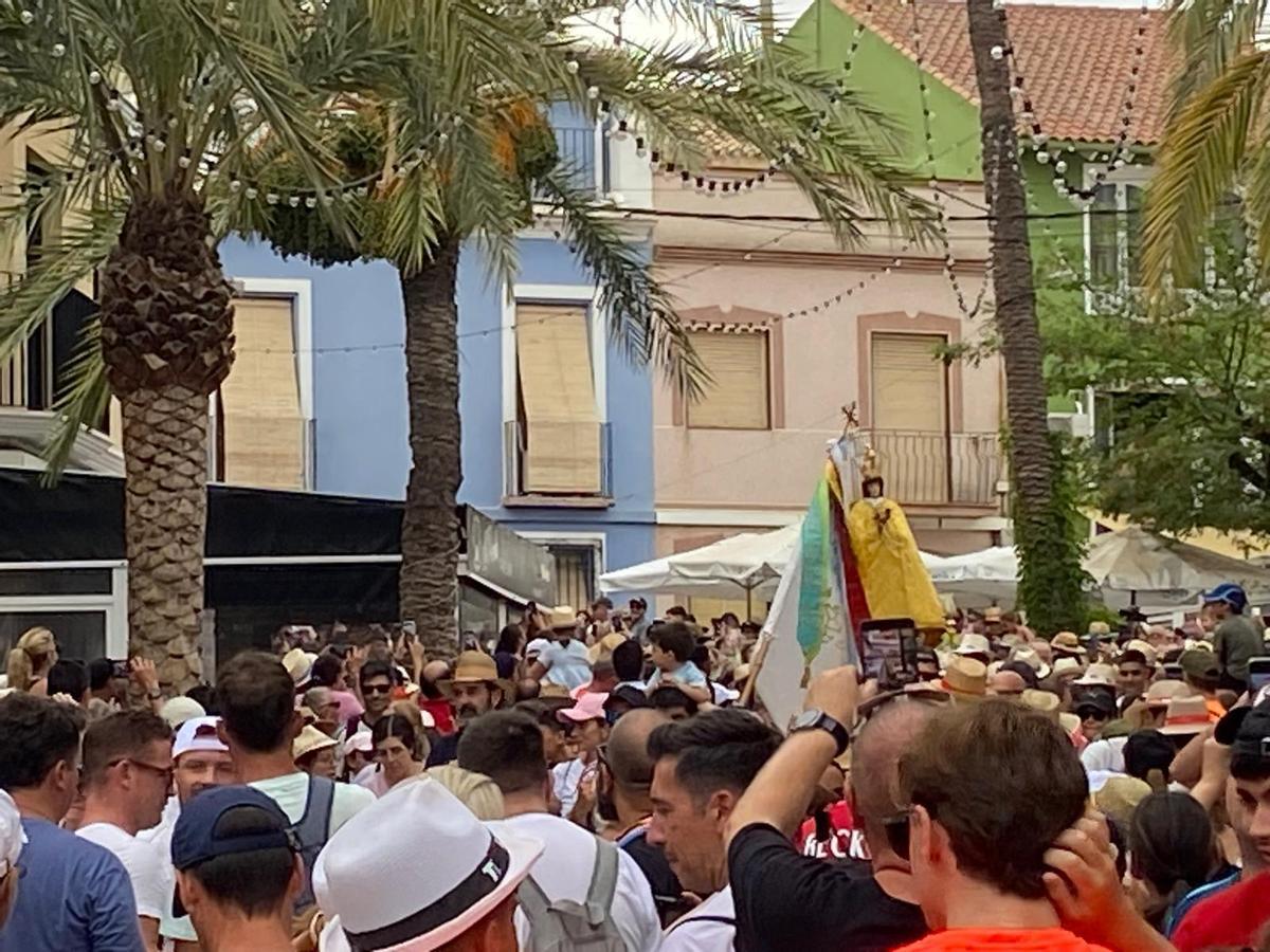 Miles de aspenses acompañan a la Virgen de las Nieves en la histórica romería de la Traída desde Hondón de las Nieves