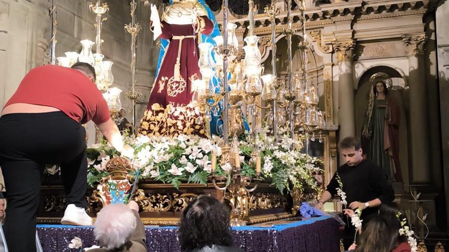 El camerino de la Virgen de los Dolores, tres horas de trabajo