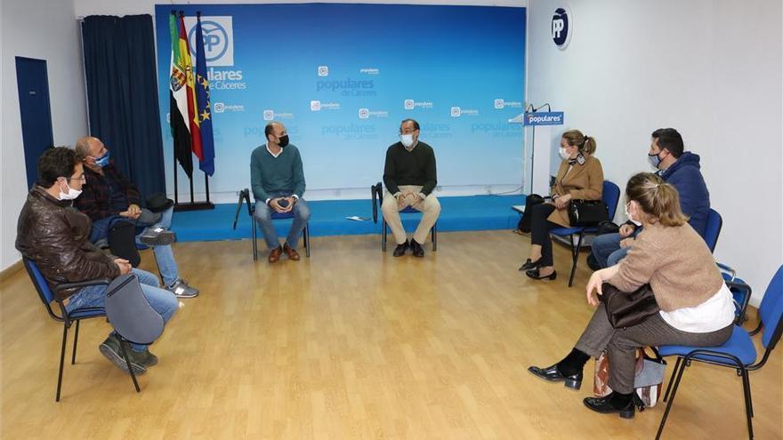 El PP se reúne con los hosteleros y exige medidas a Salaya