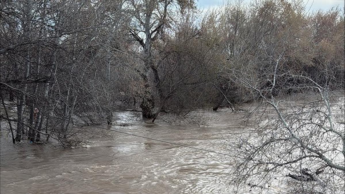El rio Lozoya, cargado de agua en los últimos días.