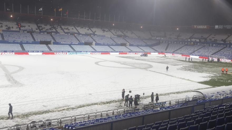 Real Zaragoza-Andorra, en imágenes: así estaba el estadio de La Romareda tras la nevada