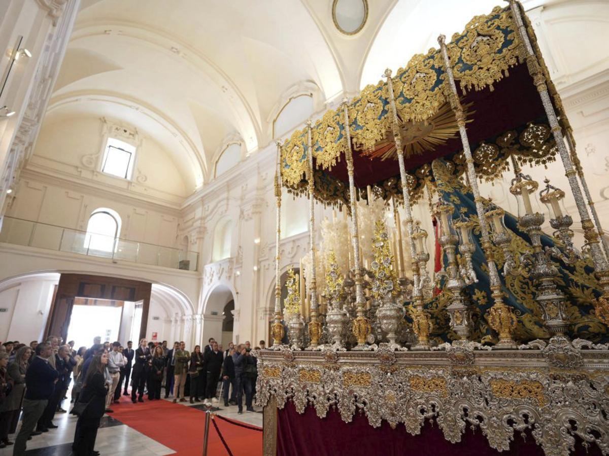 Bambalinas laterales del paso de palio de María Santísima de la Trinidad. | A.J. GONZÁLEZ