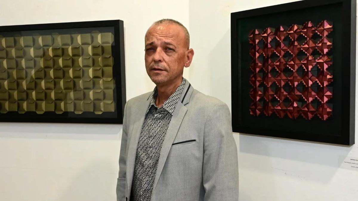 JuanOto Pérez, en una imagen reciente tomada en una galería de arte.