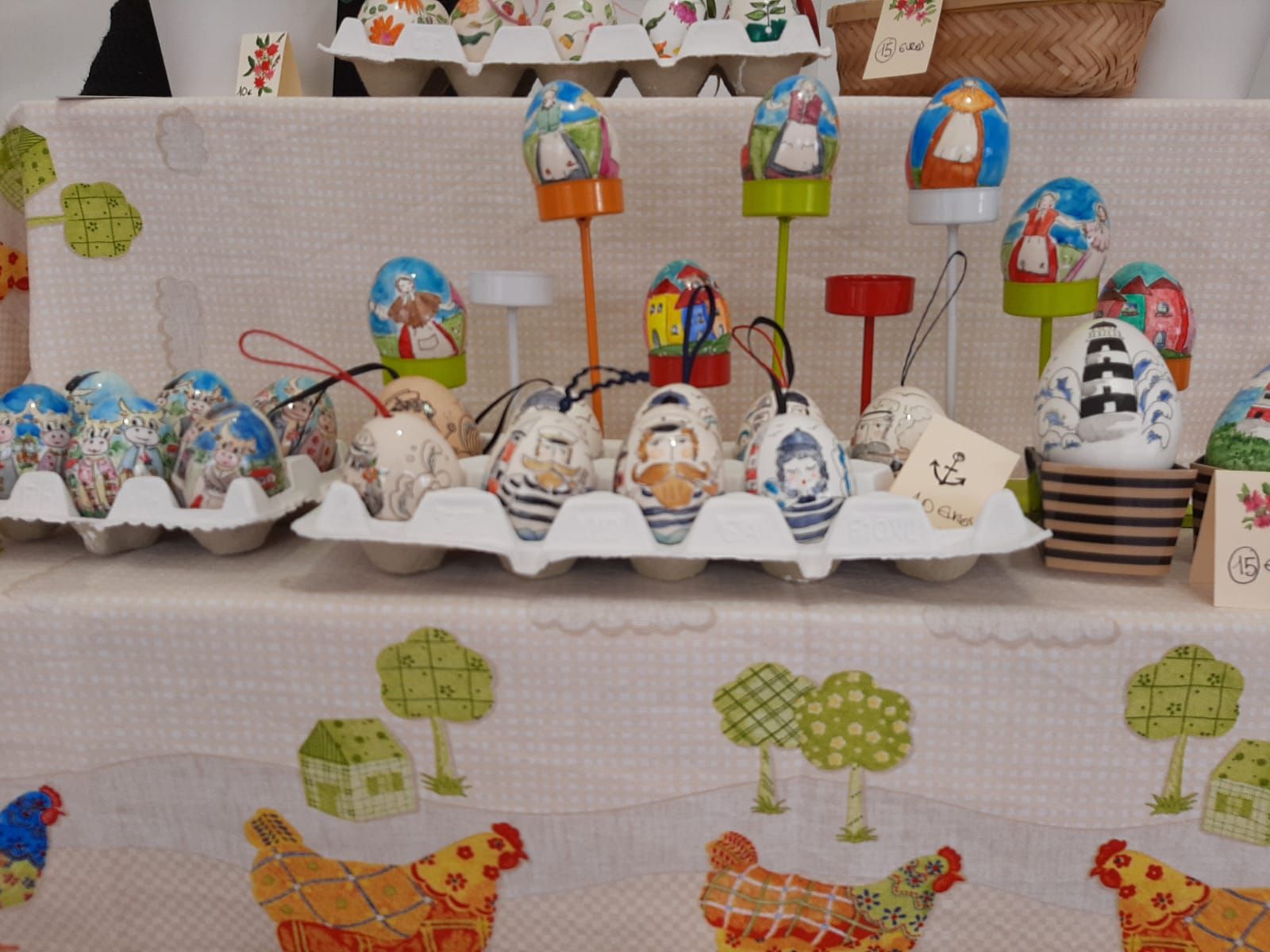 Los "Güevodrigo Cuevas" y los "Güevitino Casal", novedades en el Mercáu Polesu