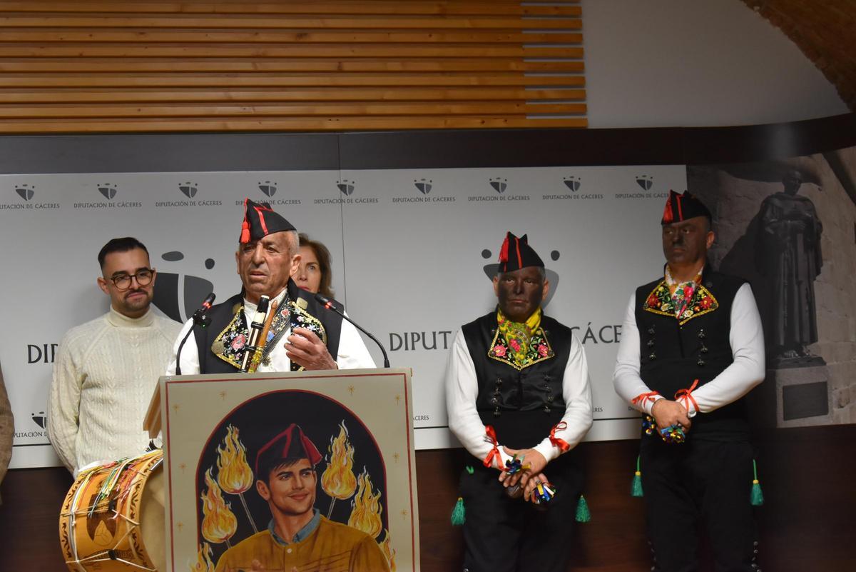 Fotogalería | Los Negritos de Montehermoso se presentan en la Diputación de Cáceres