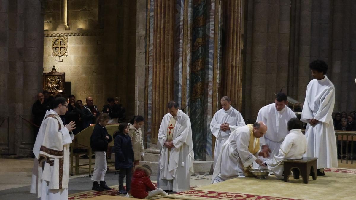 Monseñor Francisco Prieto celebra su primer Lavatorio de pies como arzobispo de Santiago