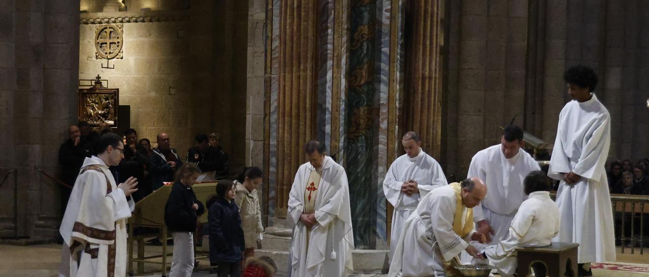 Monseñor Francisco Prieto celebra su primer Lavatorio de pies como arzobispo de Santiago