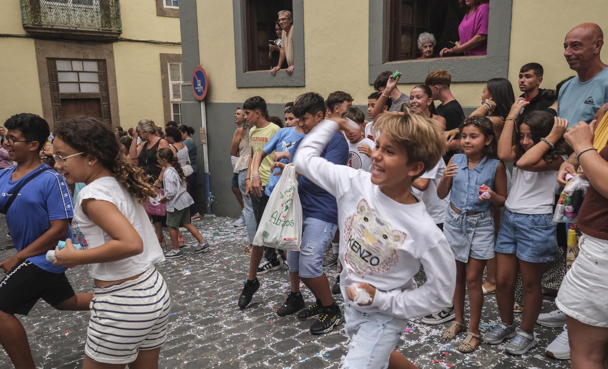 Batalla de flores en las Fiestas de la Virgen de Guíaa