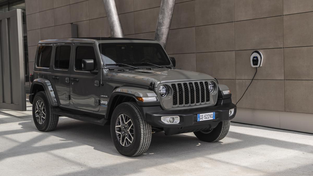 El Jeep Wrangler 4xe tiene un consumo medio de 3,5 litros a los 100 kilómetros