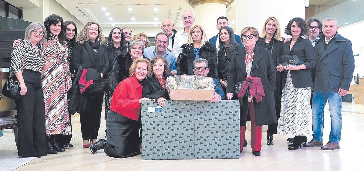 Foto de familia de los asistentes del  Colexio de Ópticos Optometristas de  Galicia