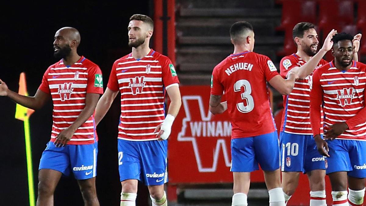 Los futbolistas del Granada celebrando un gol contra el Elche