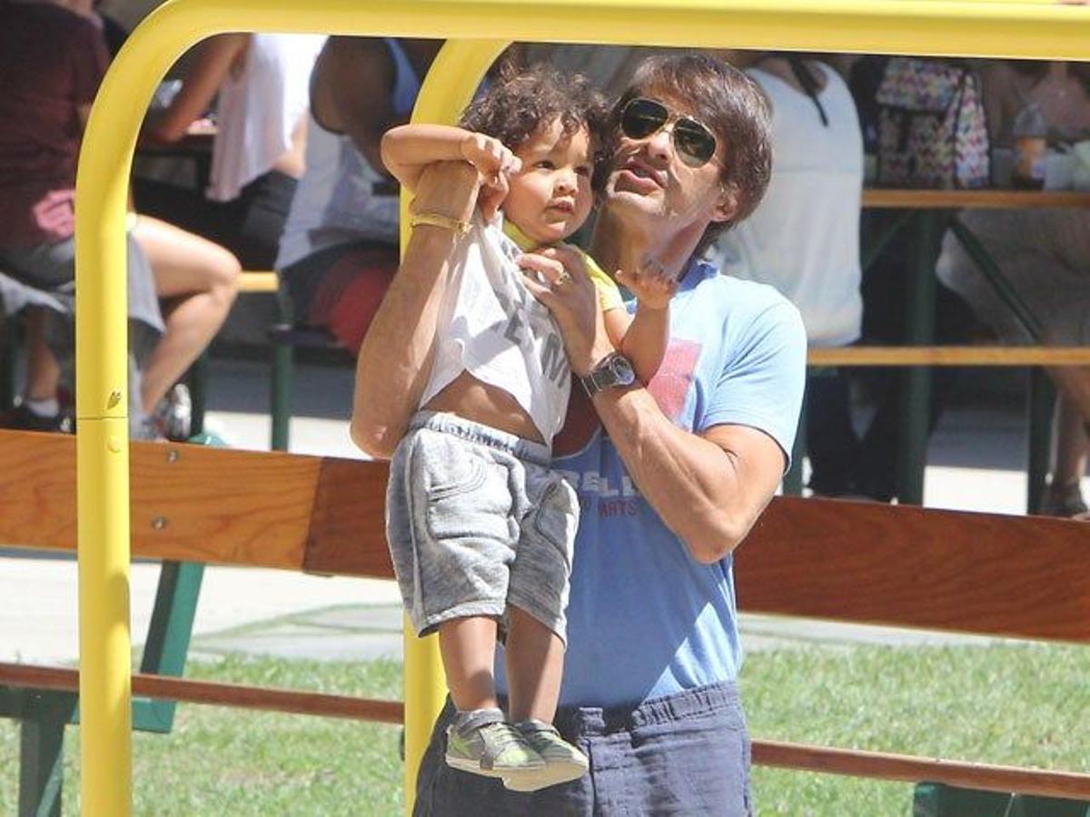 Olivier Martinez disfruta del parque en compañía de su hijo Maceo