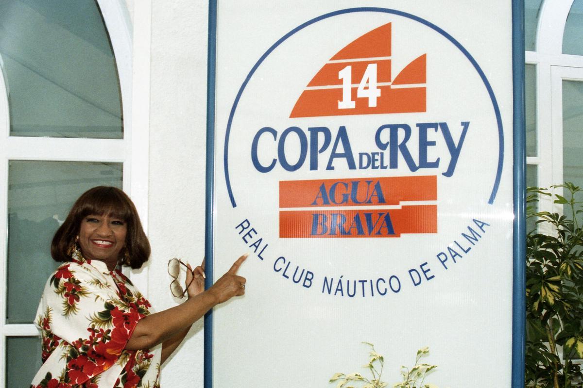 Fotografía de archivo del 4 de agosto de 1995 donde aparece la cantante cubana Celia Cruz durante su visita al Club Naútico de Palma en Palma de Mallorca (España).