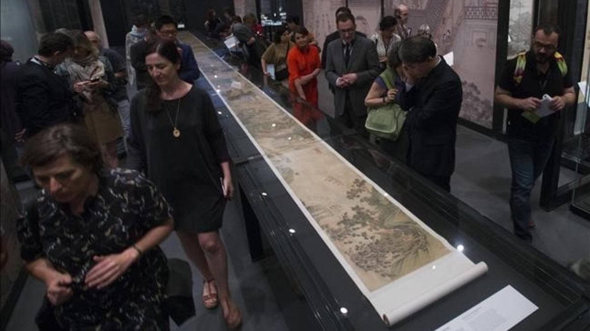 La pintura de 13,5 metros de longitud es una de las piezas más singulares de la exposición.