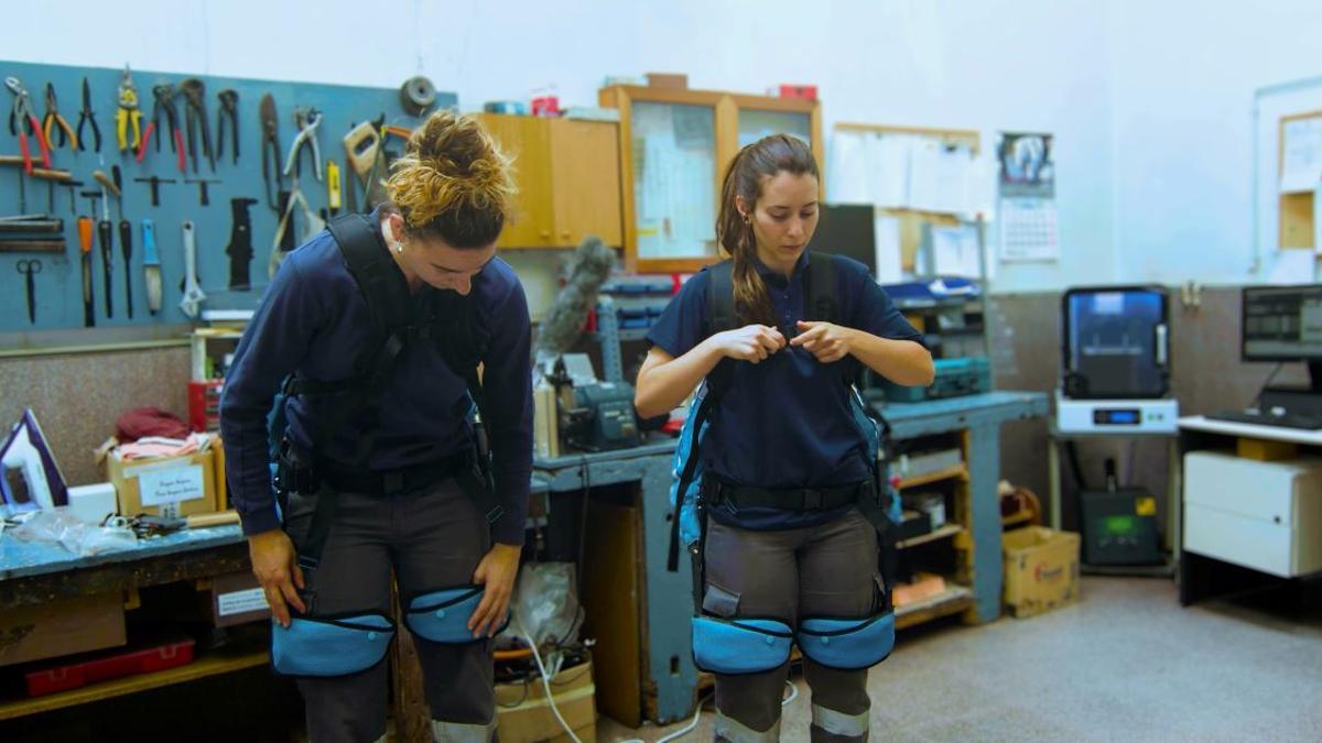 Treballadores d'Àltima amb exoesquelets