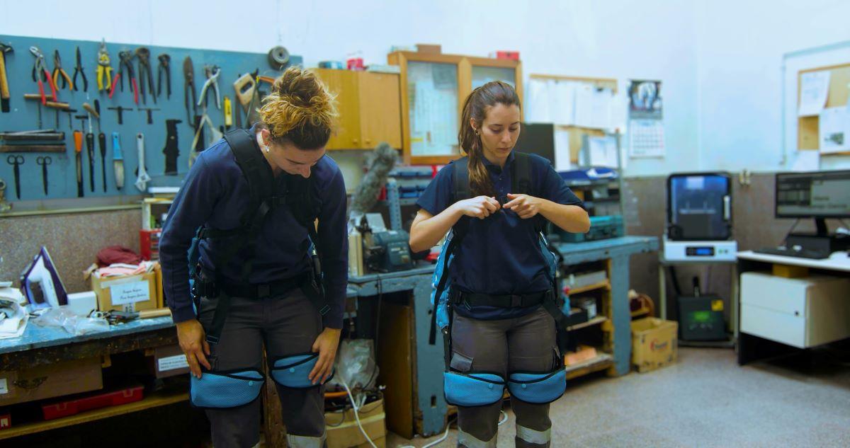 Treballadores d'Àltima amb exoesquelets