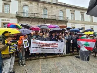 Cerca de 200 personas se concentran en Vigo para pedir «parar la guerra»