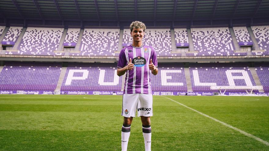 Adam Aznou presentado con el Valladolid