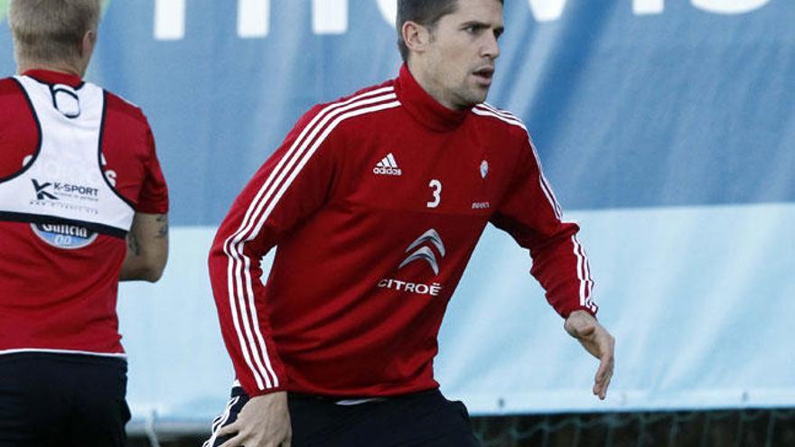 Andreu Fontás durante un entrenamiento con el Celta // R.Grobas