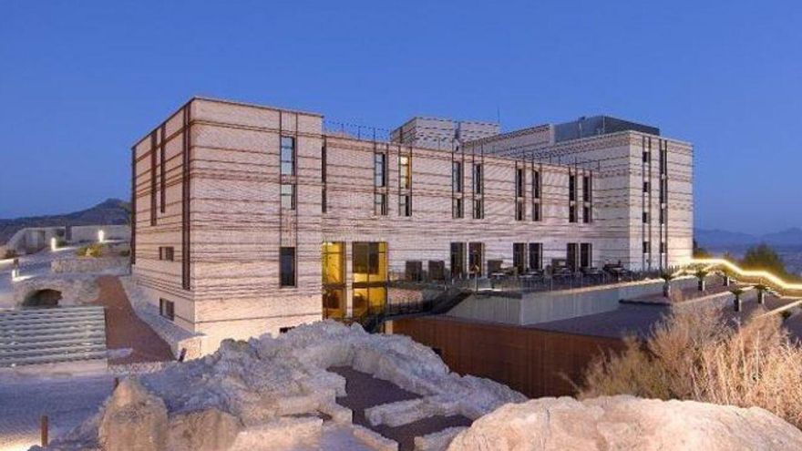 De castillos medievales a palacios neoclásicos: 6 hoteles de la Región de Murcia para dormir 'como en un museo'