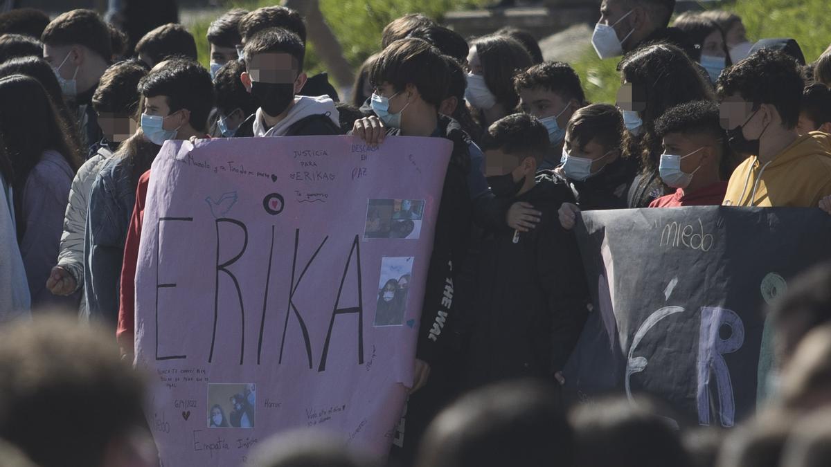 Homenaje a Erika en el IES de la Ería, la niña asesinada en Oviedo