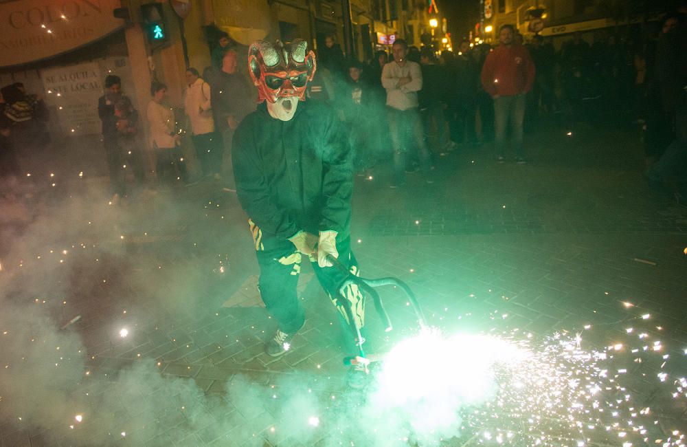 Magdalena 2017: La "Enfarolà" ilumina la noche de Castelló