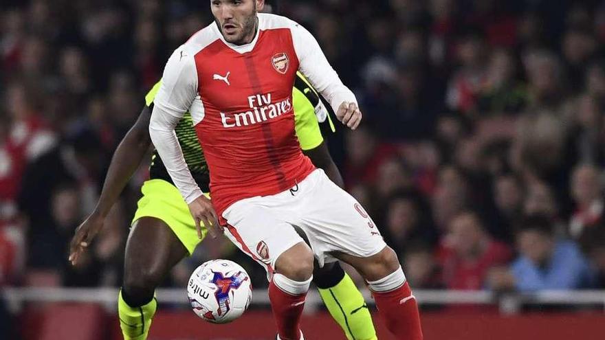 Lucas Pérez, durante un partido con el Arsenal.