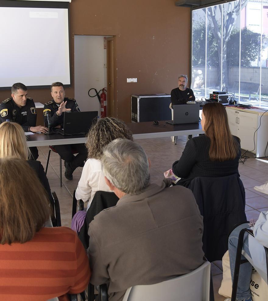 Paiporta presenta la unidad de policía local TEMIS que atiende a mujeres y menores víctimas de violencia