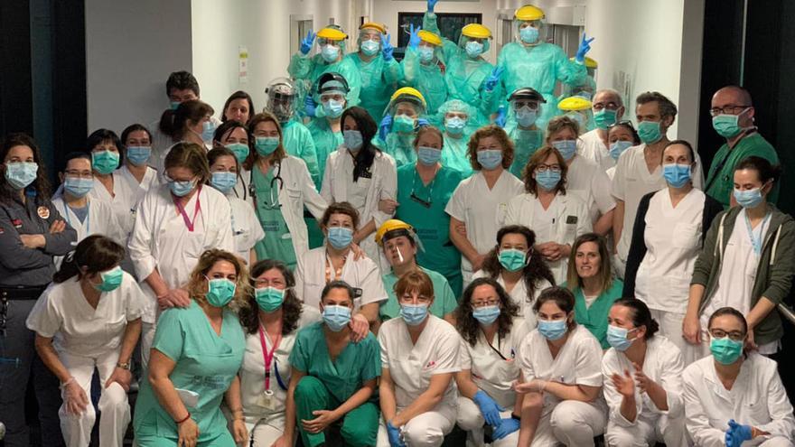 Feijóo se disculpa por el bono turístico y anuncia incentivos económicos al personal sanitario